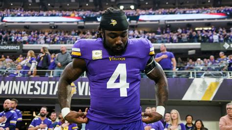 Vikings at Lions spread, line, picks: Expert predictions for Week .